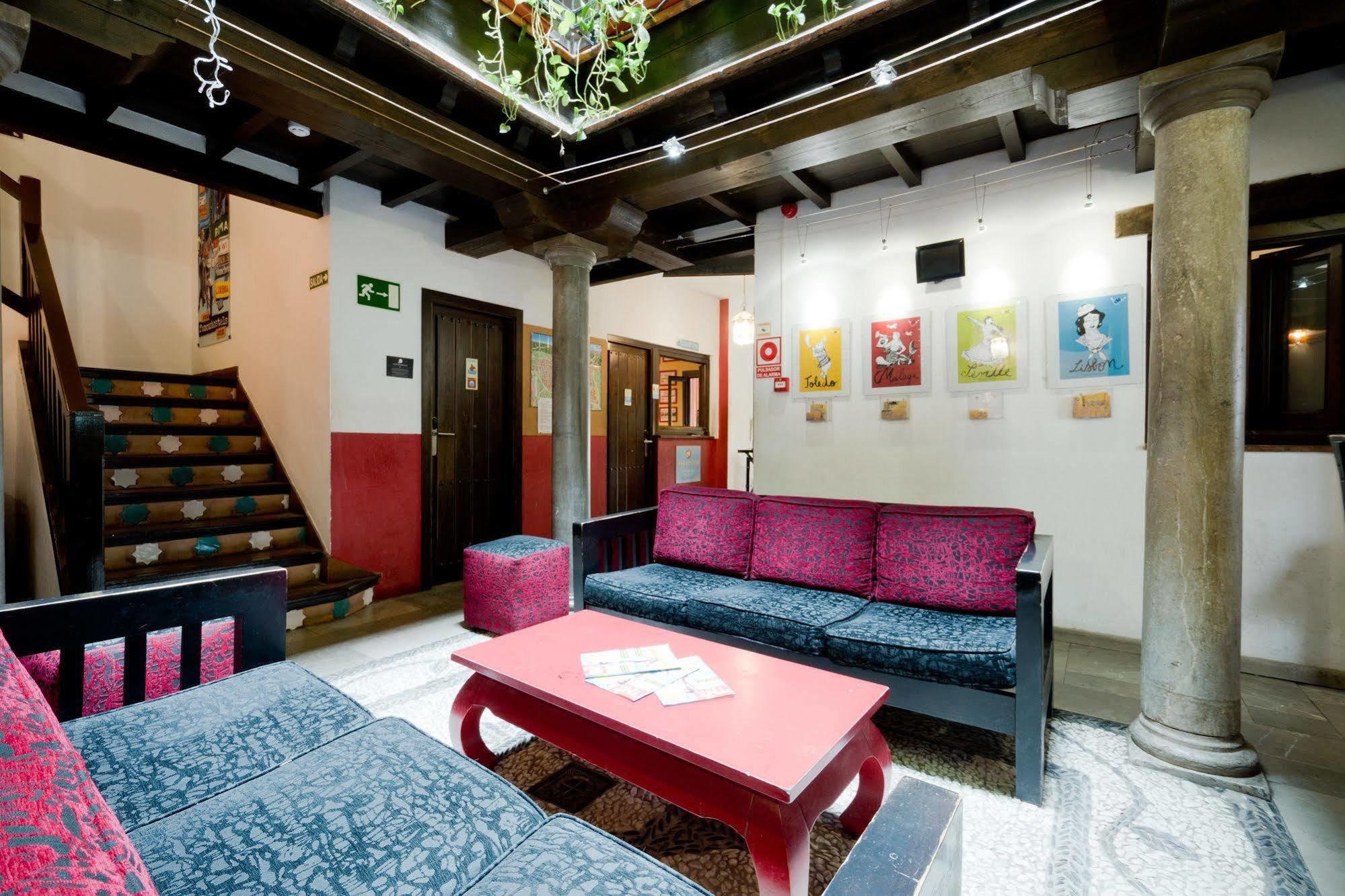 Oasis Backpackers' Hostal Granada