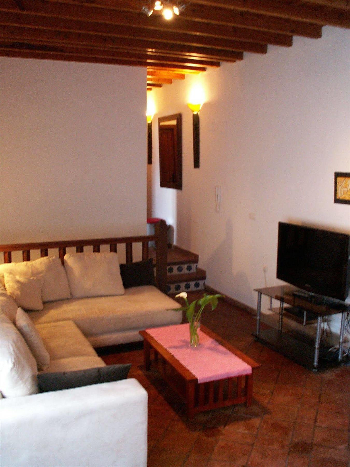 Oasis Backpackers' Hostal *