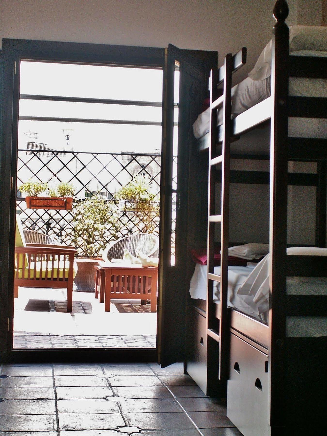 Oasis Backpackers' Hostal *