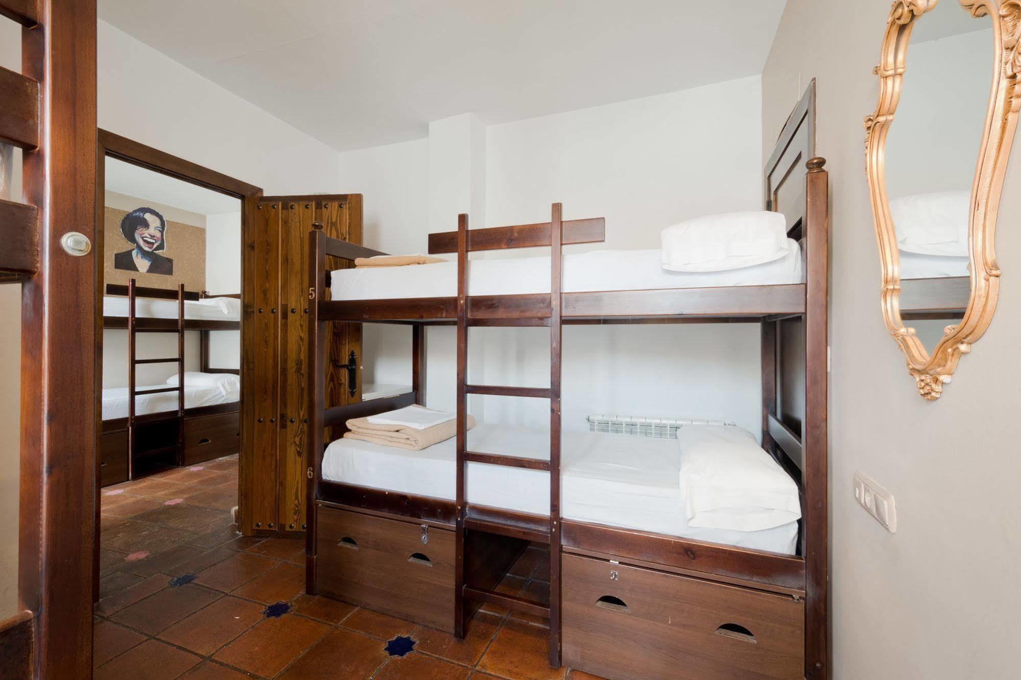 Oasis Backpackers' Hostal Granada