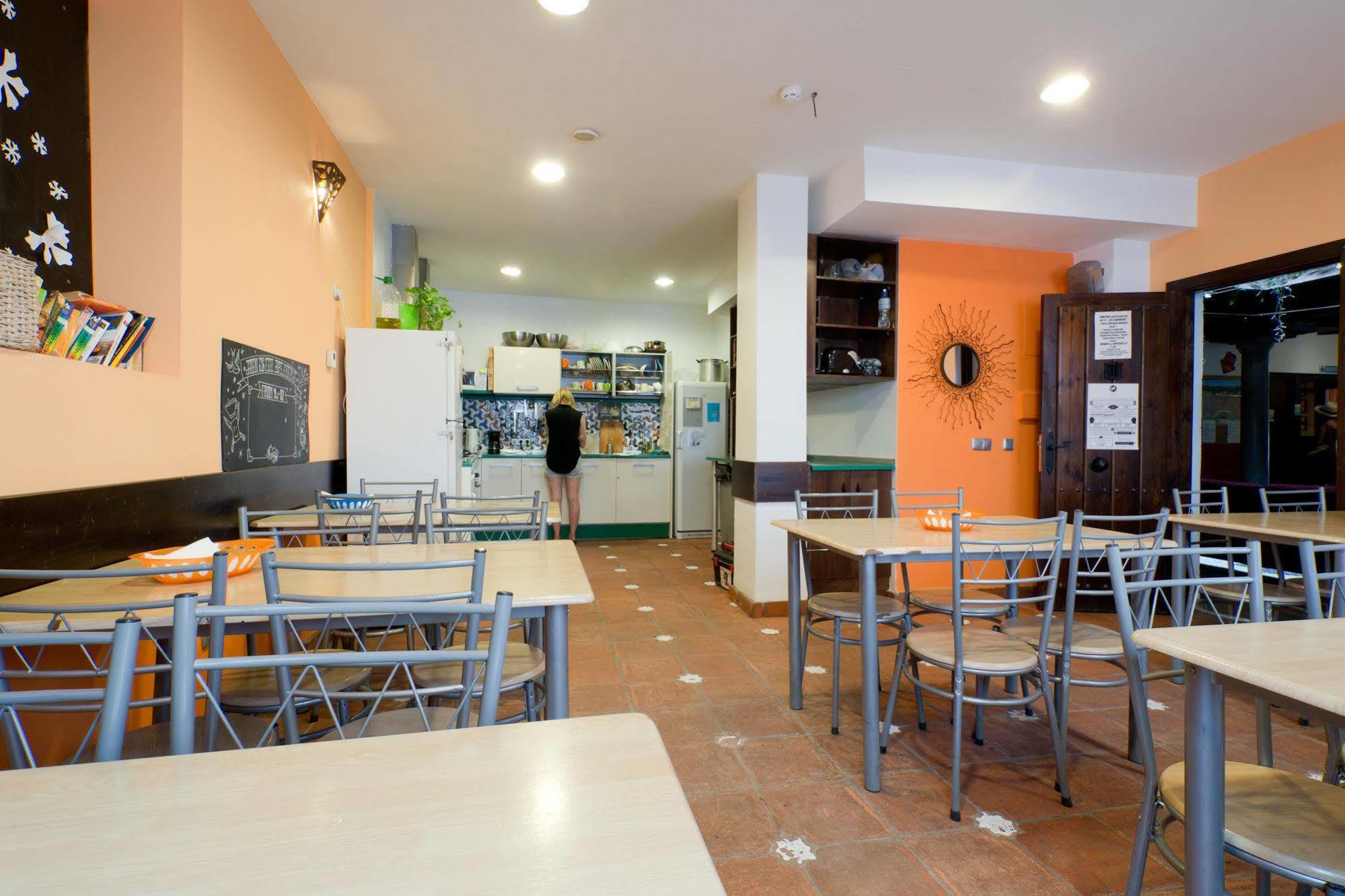 Oasis Backpackers' Hostal *